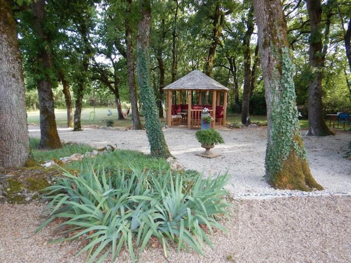 Domaine De Nineyrolle Villa Azerat Buitenkant foto
